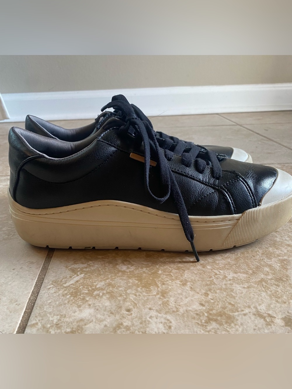 Dr. Scholl's Black Leather Low-Top Lace-Up Sneakers with White Soles